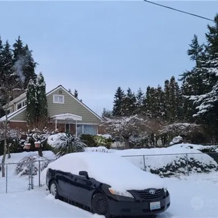 Buy this 4 bed house on 522 Northeast 127th Street in Seattle, WA 98125