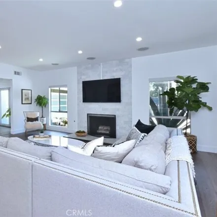 Image 8 - 3561 Royal Woods Drive, Los Angeles, CA 91403, USA - House for sale