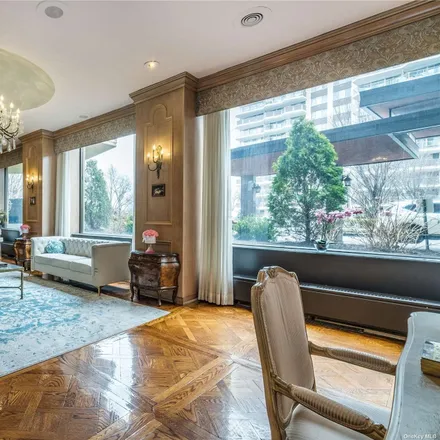 Image 3 - 18-05 215th Street, New York, NY 11360, USA - Condo for sale