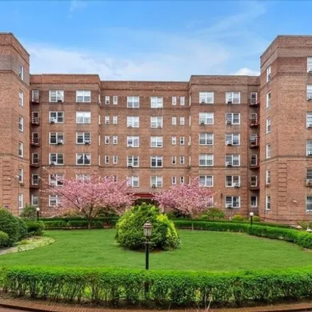 Image 1 - 62-30 Boelsen Crescent, New York, NY 11374, USA - Apartment for rent