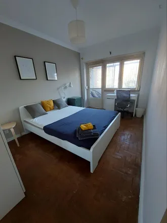 Rent this 4 bed room on Avenida de São Pedro in Pontinha, Portugal