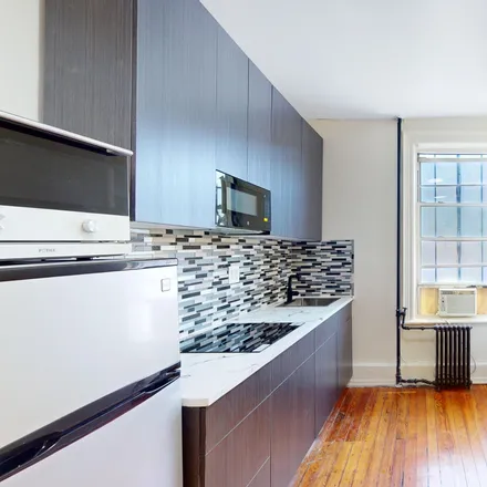 Image 3 - #31, 150 Sullivan Street, South Village, Manhattan, New York - Apartment for rent