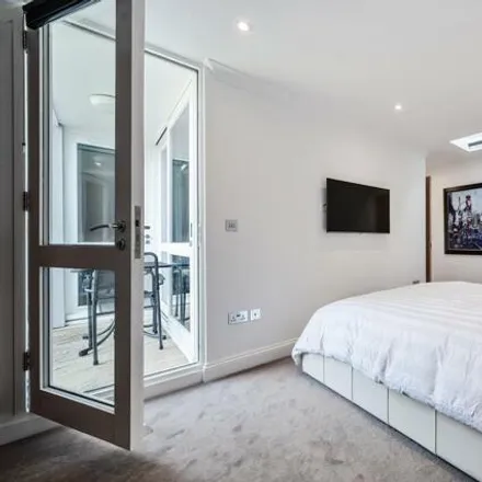 Image 5 - Connaught Drive, London, NW11 6BJ, United Kingdom - Apartment for sale