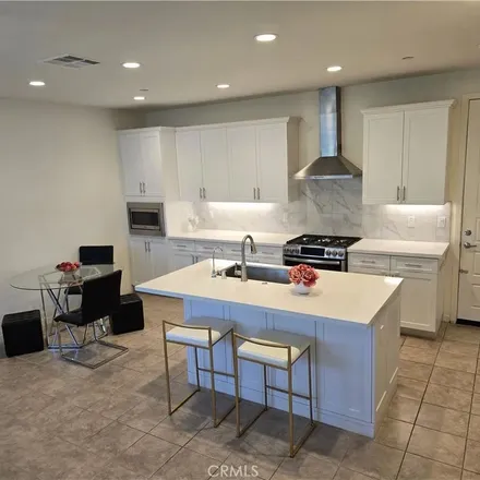 Image 3 - 19529 Cardin Place, Los Angeles, CA 91324, USA - Townhouse for rent