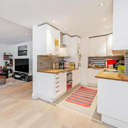 Image 1 - 137-139 Gloucester Terrace, London, W2 3HH, United Kingdom - Room for rent