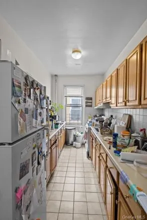 Image 4 - 20 Adrian Avenue, New York, NY 10463, USA - House for rent