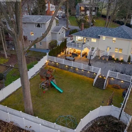 Image 2 - 225 Grandview Terrace, Leonia, Bergen County, NJ 07605, USA - House for sale