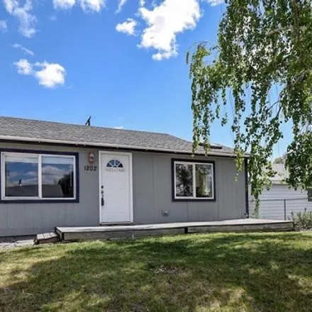 Buy this 3 bed house on 1974 Roberdeau Street in Richland, WA 99352