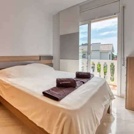 Rent this 6 bed house on 17310 Lloret de Mar
