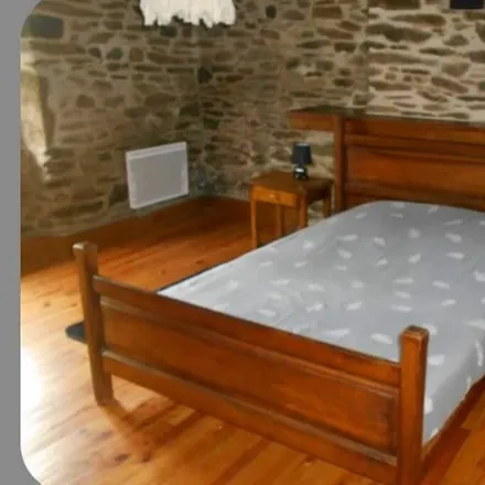 Rent this 6 bed house on 12500 Saint-Côme-d'Olt