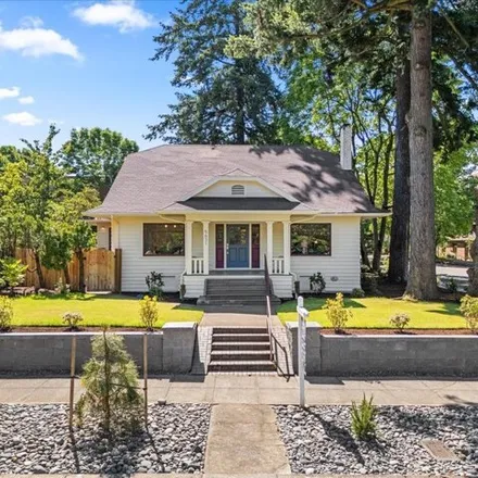 Buy this 6 bed house on 5631 N Commercial Ave in Portland, Oregon