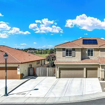 Buy this 5 bed house on Tristen Court in Vacaville, CA 95687