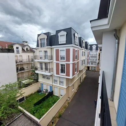 Rent this 1 bed apartment on 5 Place Remoiville in 94350 Villiers-sur-Marne, France