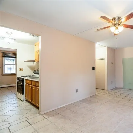 Image 5 - 1112 Simpson Street, New York, NY 10459, USA - Townhouse for sale