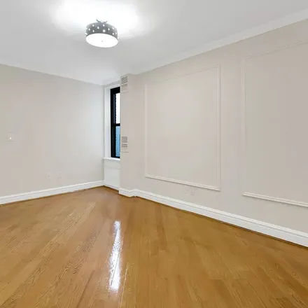 Rent this 3 bed apartment on 226 East 70th Street in New York, NY 10021