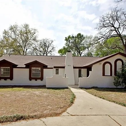 Rent this 4 bed house on 628 Glen Haven Drive in Montgomery County, TX 77385