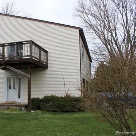 Buy this 2 bed condo on 1114 Green Meadows Drive in Genesee County, MI 48439
