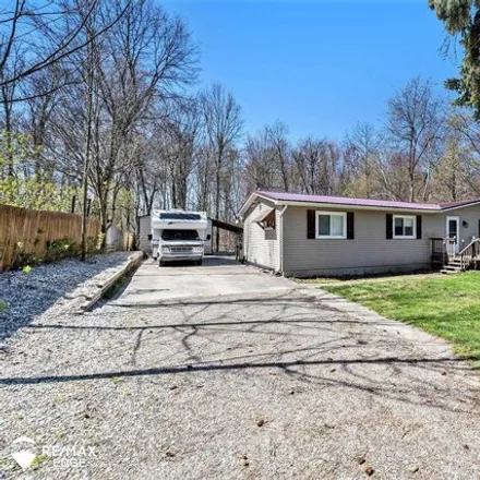 Image 6 - 940 Woodlawn Drive, Deerfield Township, MI 48421, USA - House for sale
