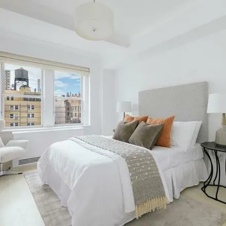 Rent this 3 bed apartment on 167 East 82nd Street in New York, NY 10028