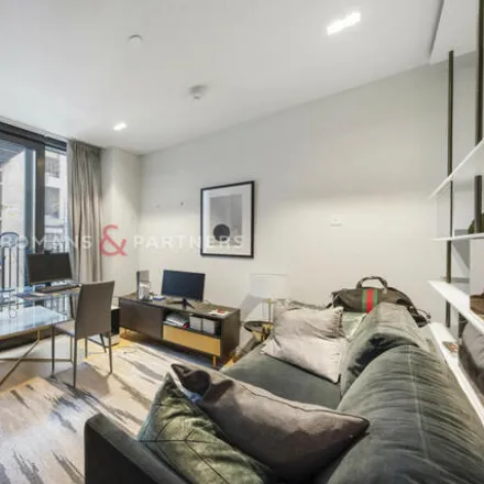 Image 4 - Thirty Casson Square, Sutton Walk, South Bank, London, SE1 7GT, United Kingdom - Apartment for sale