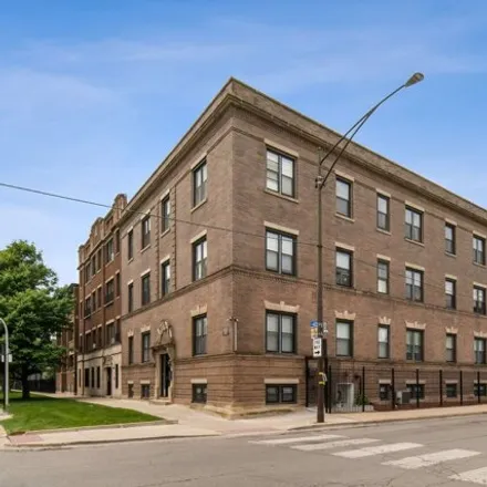 Buy this 2 bed condo on 1121-1133 East 61st Street in Chicago, IL 60637