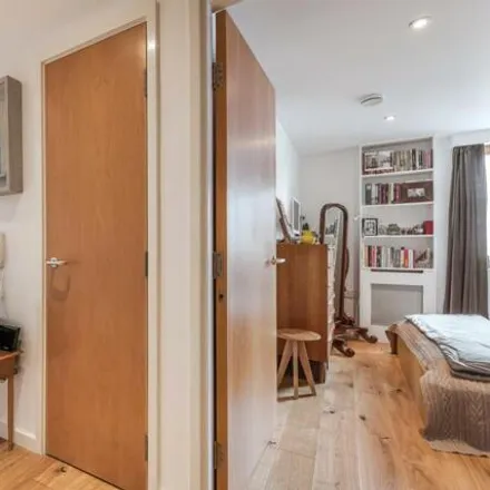 Image 9 - Station Court, Townmead Road, London, SW6 2FG, United Kingdom - Apartment for sale