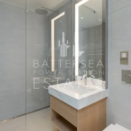 Image 5 - 136 Battersea Park Road, London, SW11 4LY, United Kingdom - Apartment for rent