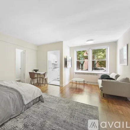 Rent this studio apartment on Greenwich St Bank Street