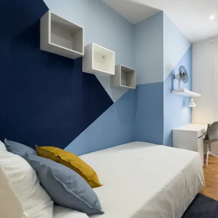 Rent this 5 bed room on El Corte Inglés in Plaça de Catalunya, 14