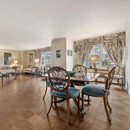 Image 5 - 1515 1st Avenue, New York, NY 10075, USA - Apartment for sale