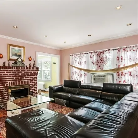 Image 6 - 1515 Madison Place, New York, NY 11229, USA - House for sale