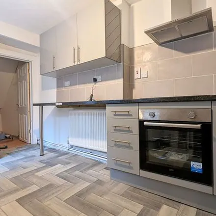 Rent this 3 bed apartment on Pontypridd Road in Porth, CF39 9LS
