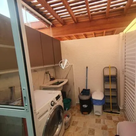 Buy this 3 bed house on Rodovia Vereador Abel Fabrício Dias in Vila São Benedito, Pindamonhangaba - SP