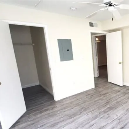 Image 3 - 4141 Warbonnet Way, Spring Valley, NV 89147, USA - Condo for rent