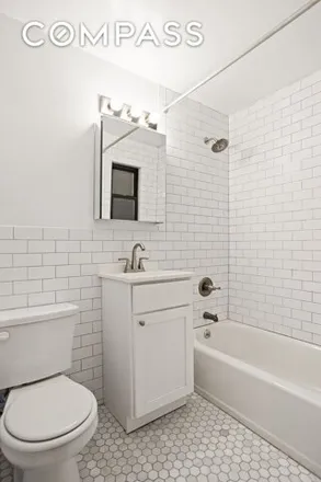 Image 6 - 240 East 24th Street, New York, NY 10010, USA - Apartment for sale