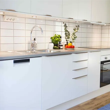 Rent this 3 bed apartment on Agneshögsgatan in 501 72 Motala, Sweden
