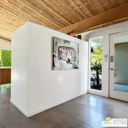 Image 7 - 2199 North Berne Drive, Palm Springs, CA 92262, USA - House for sale