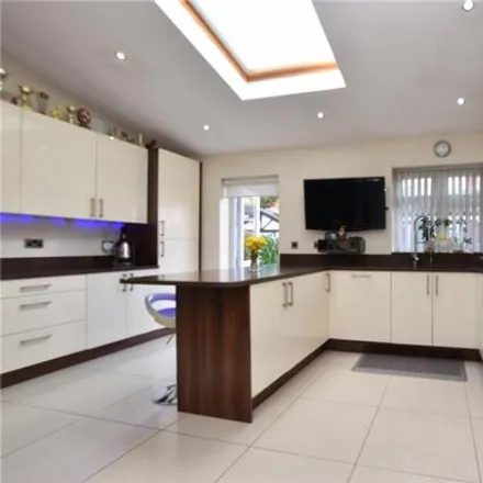 Image 4 - Eccleston Crescent, Goodmayes, London, RM6 4RB, United Kingdom - Townhouse for sale