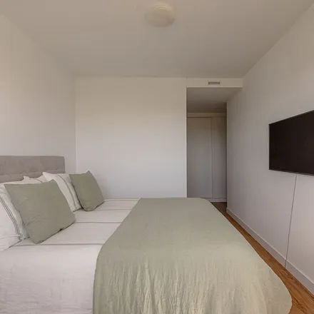 Image 8 - Calle Montija, 28035 Madrid, Spain - Apartment for rent