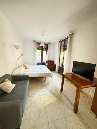 Rent this 5 bed room on Calle Jarrería in 18009 Granada, Spain