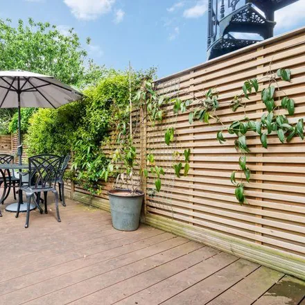 Rent this 3 bed apartment on Sternhold Avenue in London, SW2 4PP