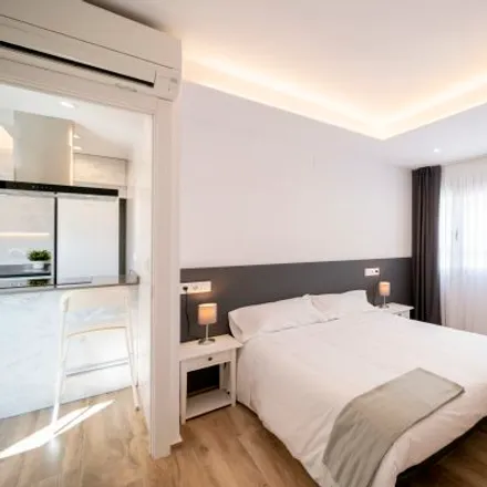 Rent this 3 bed apartment on Avinguda de Blasco Ibáñez in 125, 46022 Valencia