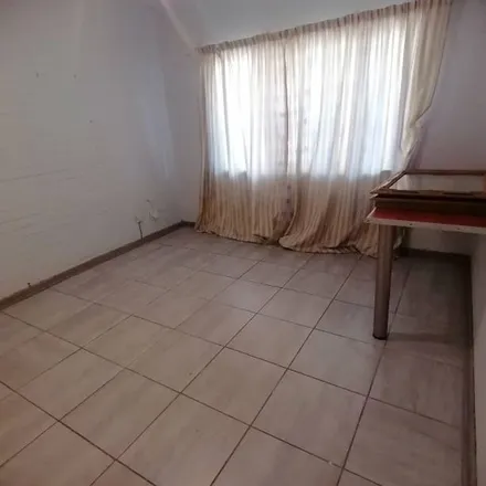 Image 2 - 9th Avenue, Florida, Roodepoort, 2709, South Africa - Apartment for rent