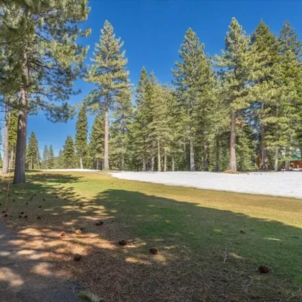Image 6 - 12495 Snowpeak Way, Truckee, CA 96161, USA - House for sale