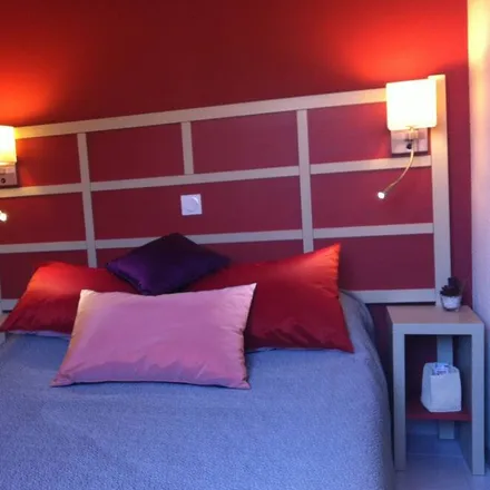 Rent this 2 bed apartment on avenue de provence in 83980 Le Lavandou, France