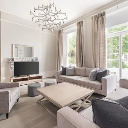 Rent this 5 bed townhouse on 25 Kensington Gate in London, SW7 5QN