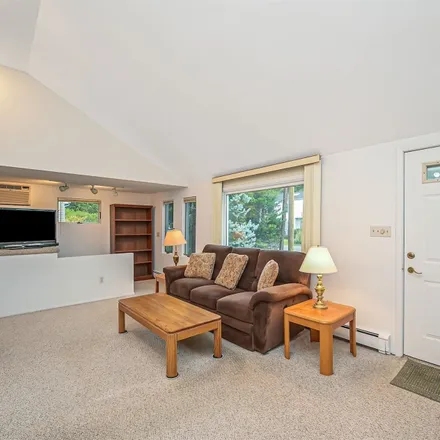 Image 3 - 104 North Clinton Avenue, North Patchogue, NY 11772, USA - Loft for sale