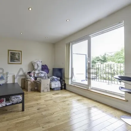 Rent this 3 bed apartment on Westbere Road in London, NW2 3SG
