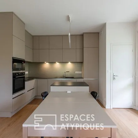 Rent this 3 bed apartment on 74 Rue Professeurs Alphonse et Abel Pellé in 35700 Rennes, France