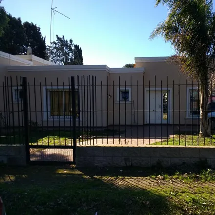 Buy this studio house on Renque Cura 6598 in Barrio Esperanza, 1980 Virrey Del Pino